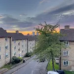 Beautiful 3-Bed Apartment At Swiss Cottage