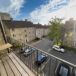 Beautiful 3-Bed Apartment At Swiss Cottage