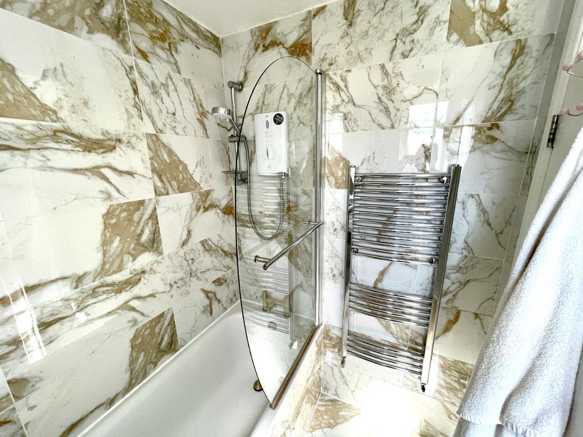Beautiful 3-bed At Swiss Apartment