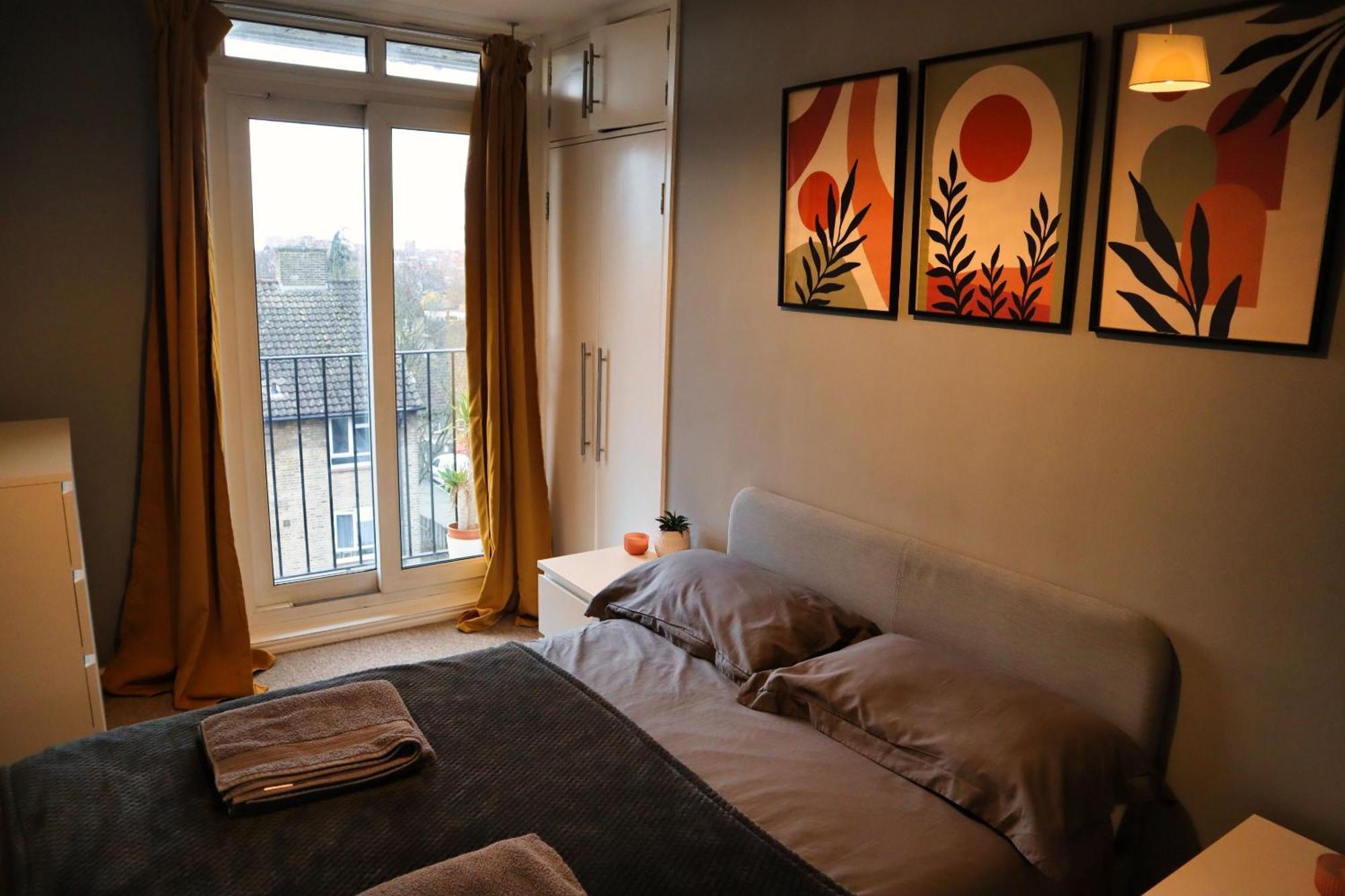 Beautiful 3-bed At Swiss London