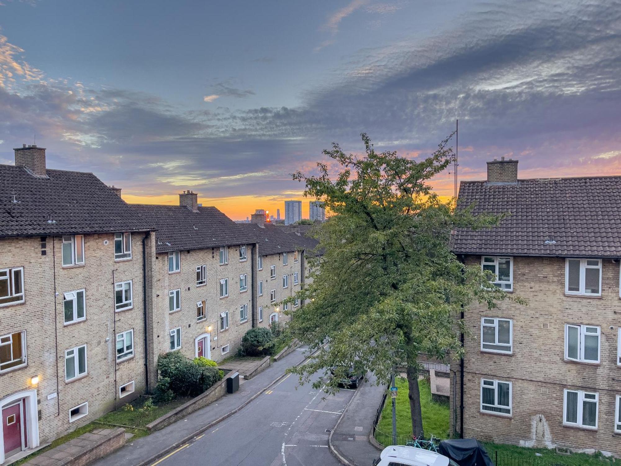 Beautiful 3-bed At Swiss London